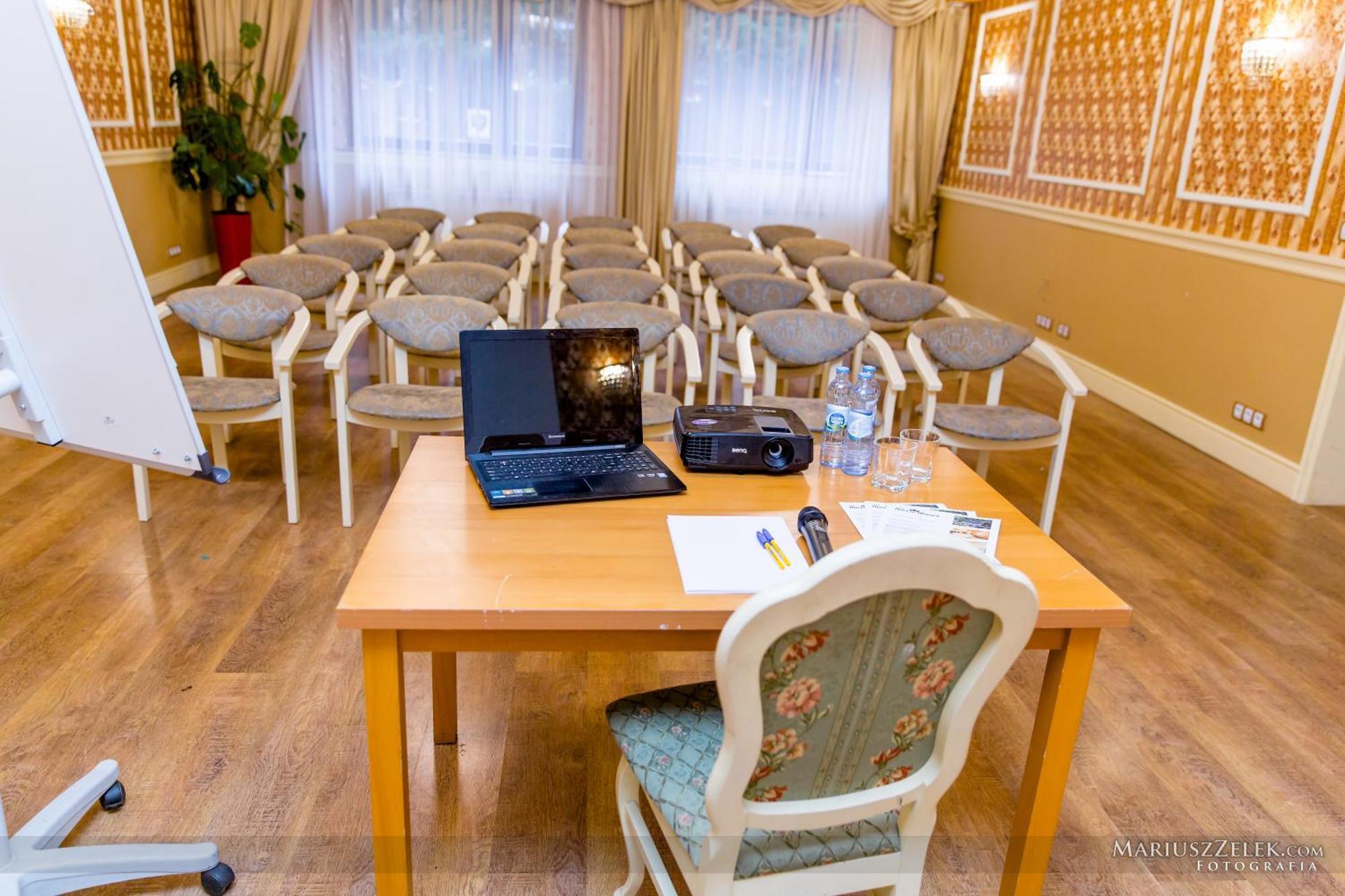 Hotel Na Bloniach بييلسكو بياوا المظهر الخارجي الصورة